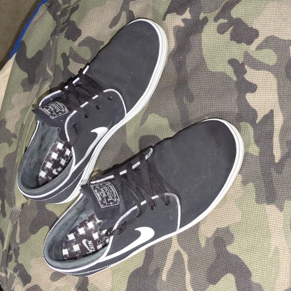 Nike SB Zoom Stefan Janowski OG+Skate Men's Black & White Sneakers Asking $30 - Picture 1 of 6